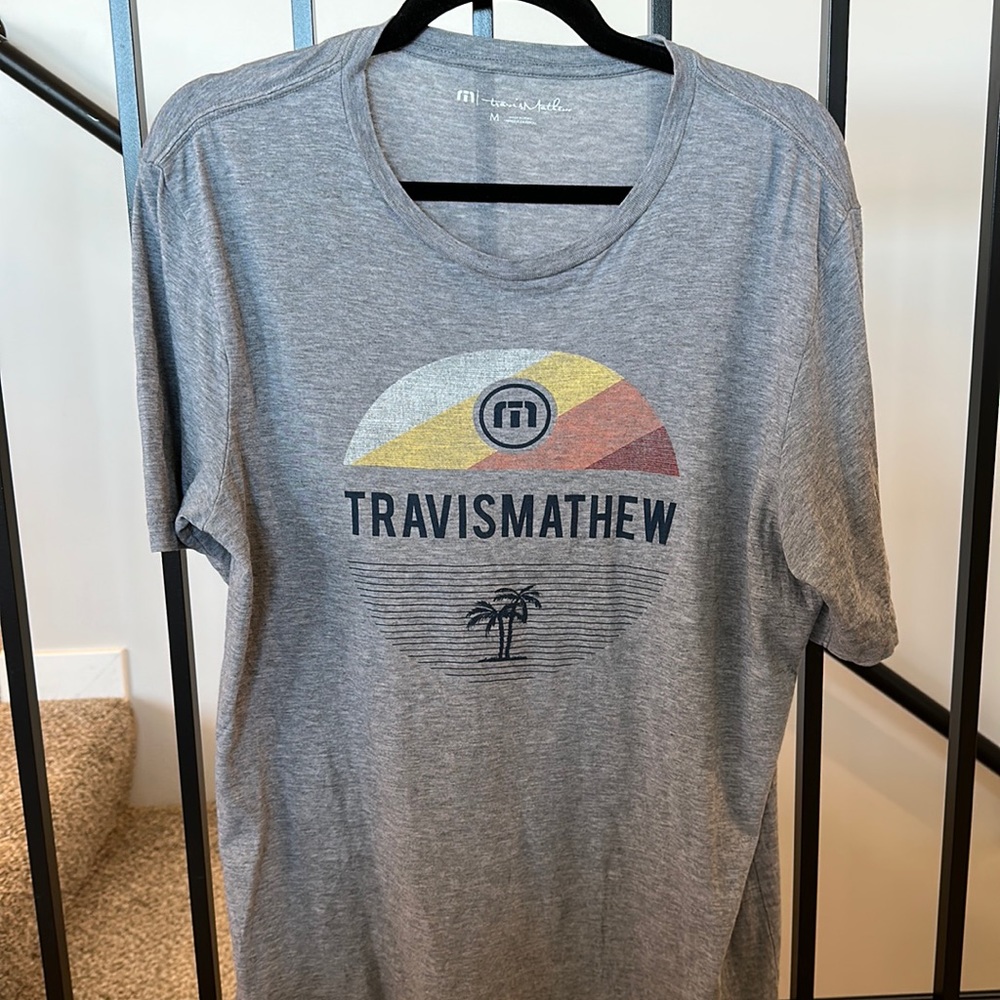 Men’s Travis Mathew gray T shirt